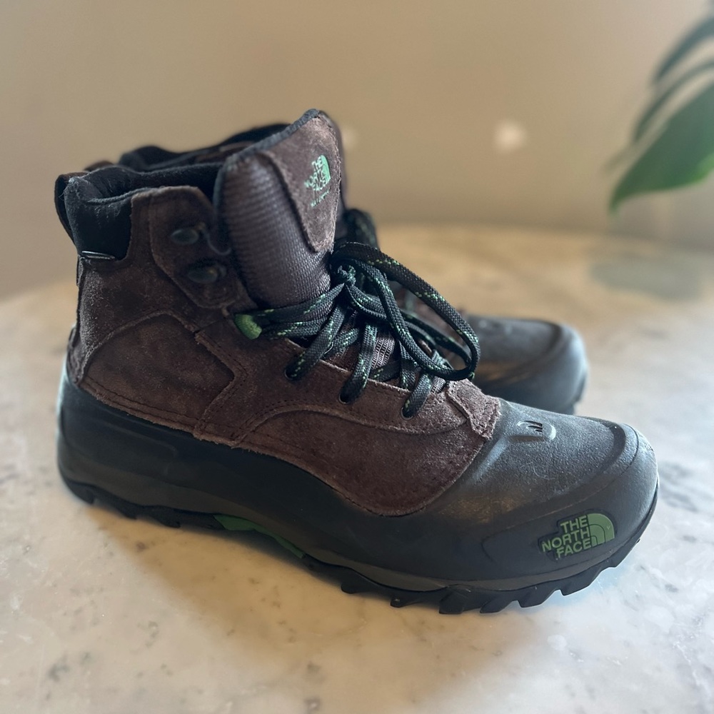 The North Face Mens Snowfuse Hiking Boot Waterproof Suede Leather insulated 11